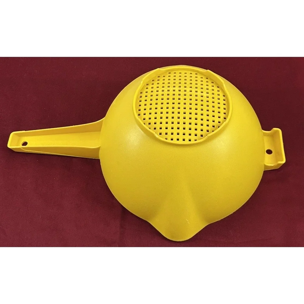 VTG Tupperware Yellow 2 Qt Colander Strainer #1523-1 Handle Double Spouts USA